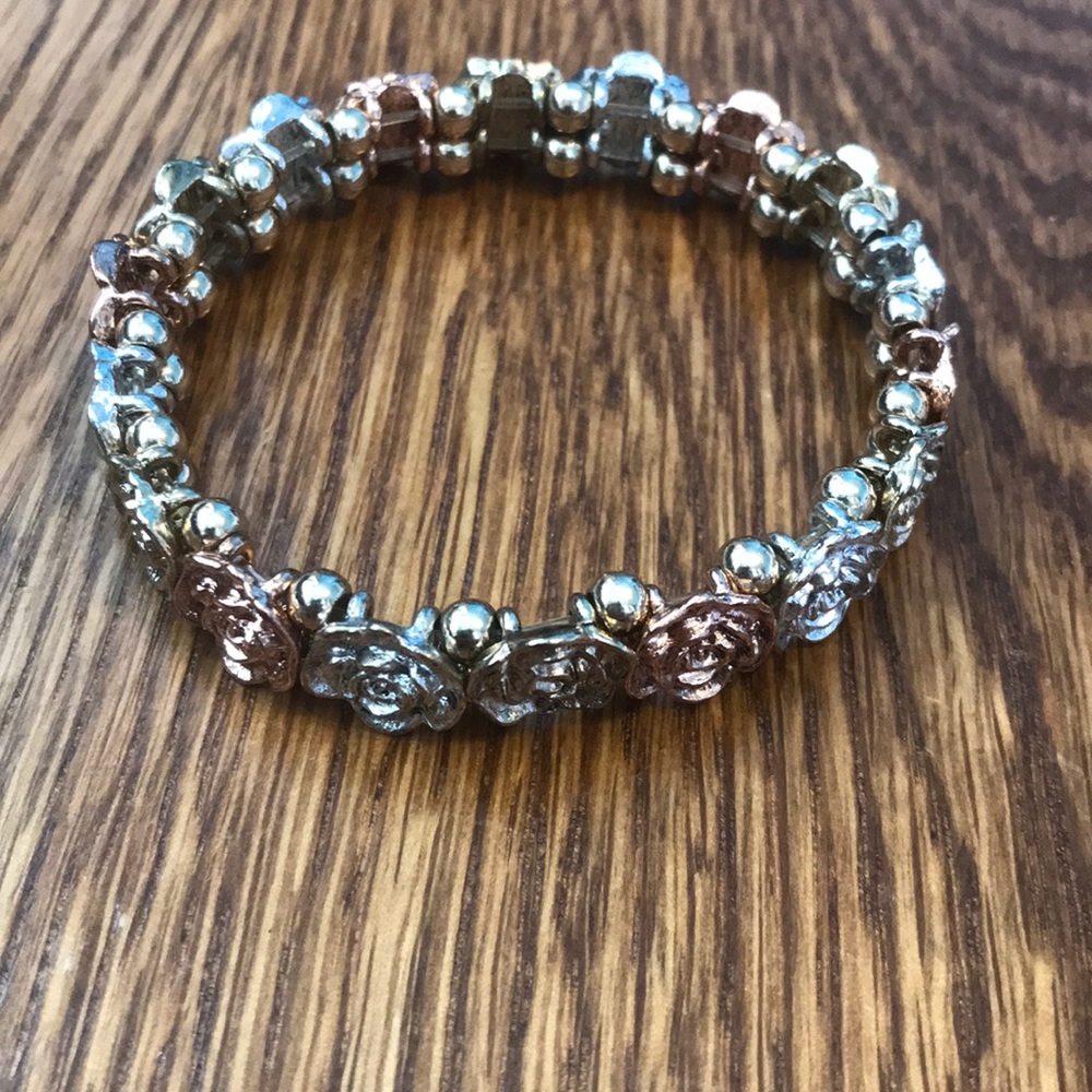 🌹Charming Charlie’s rose bracelet🌹
